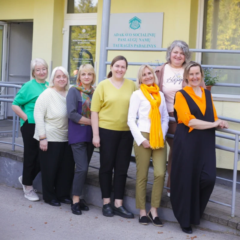 socialiniu dirbtuvu metu ratas darbuotojos