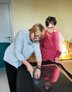 Socialinių dirbtuvių meistre moko dirbti dalyvę