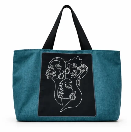 didele kelionine rankine siuvineta rankomis